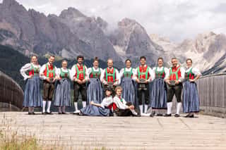 GRUPA BAL POPULER SELVA Y S. CRISTINA EO